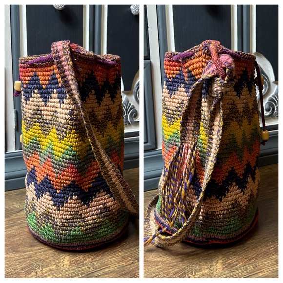 Woven Drawstring Hobo Bucket Bag - Picture 5 of 10